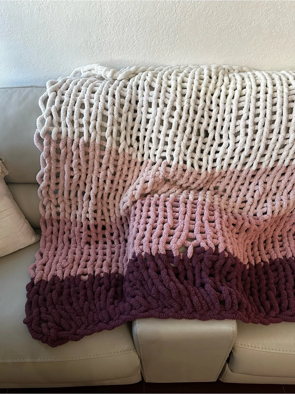 Chunky Ombre Knit Throw Blanket in White Pink Handmade like new Chenille Cozy